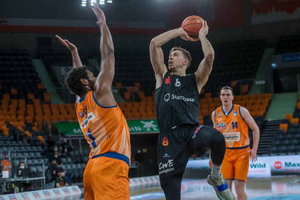 出致命助攻 出致命助攻