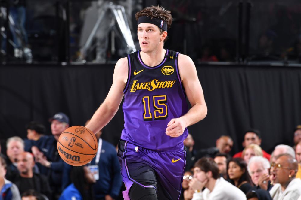 松突入篮下 松突入篮下